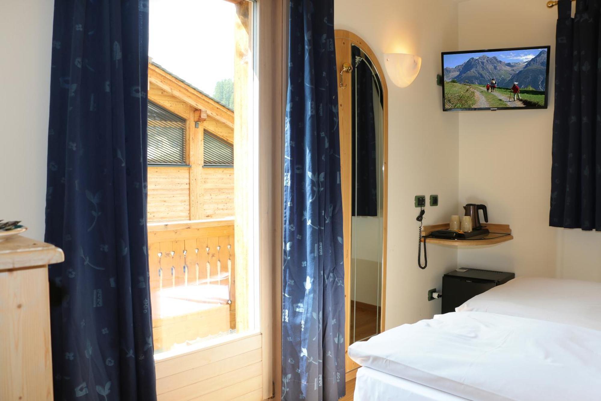 Hotel "La Suisse" ليفينو المظهر الخارجي الصورة